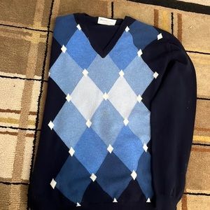 Men’s. Medium Cashmere. V neck. Sweater